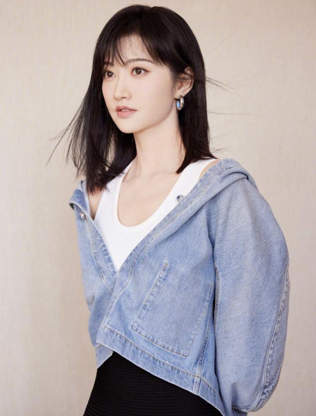 没有一个男的能拒绝她！人间富贵花落入凡尘，更美了