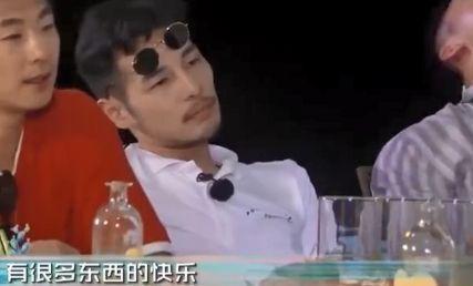 张雨绮哭诉当明星好难，羡慕普通人的自由，曾说699块买不了袜子