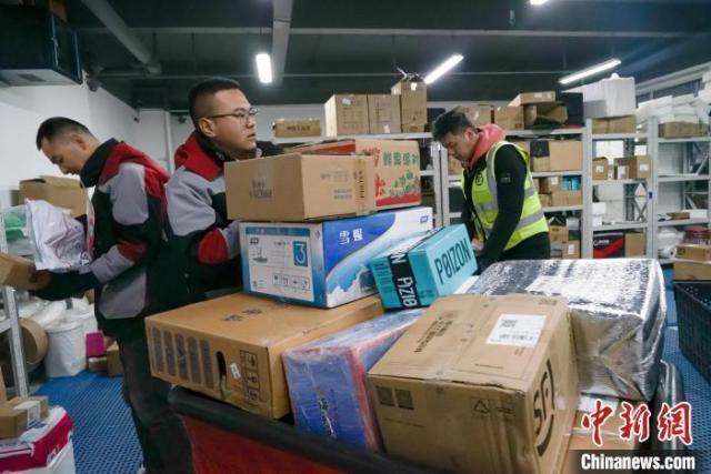 跑步的中年人太多，马拉松快不够用了