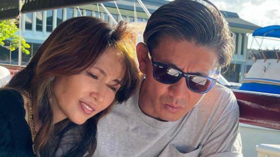 木村拓哉与妻子工藤静香罕见同框 十指紧扣超恩爱