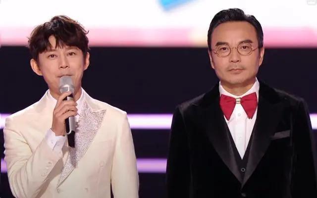 谢娜参加双十一晚会，抢词、忘梗太尴尬，她欠内娱一个“道歉”