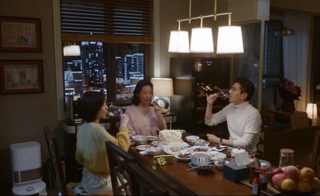 她终于正常了一回，可惜没人看了