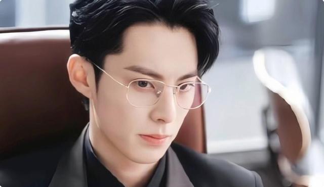 49岁贾静雯和小24岁鲜肉演姐弟恋，吻戏引热议：演母子都不为过