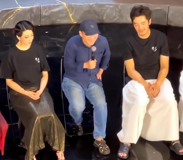 金世佳夫妇罕同框，老婆露漂亮又温婉，网友：好眼光