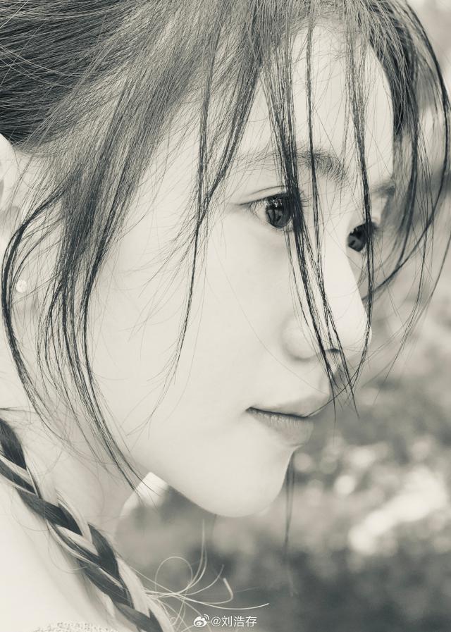 刘浩存素颜清纯可人 置身林间氧气感满分