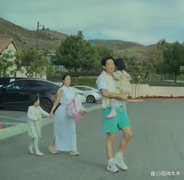 Rain金泰熙一家罕见曝光氛围拉满，网友感叹像在拍韩剧