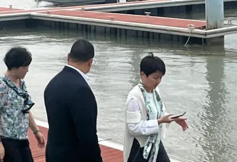 四太梁安琪参加澳门俪群会，与多位豪门阔太同框，站C位气质出众