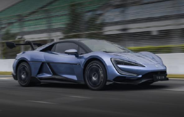 比亚迪仰望超跑平台首次亮相：整车马力超 1300 匹，智能豪华座舱