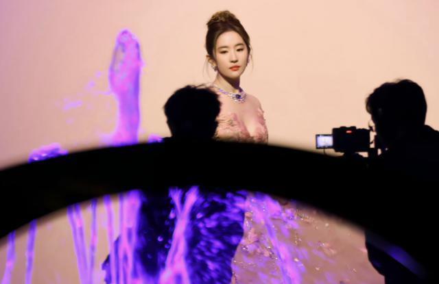 刘亦菲公主造型“惊为天人”，别人强捧不红她演一部爆一部