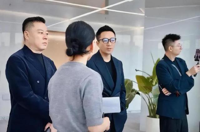 汪小菲再做改变，准备染发被张兰当场阻止，与大S有直接关系