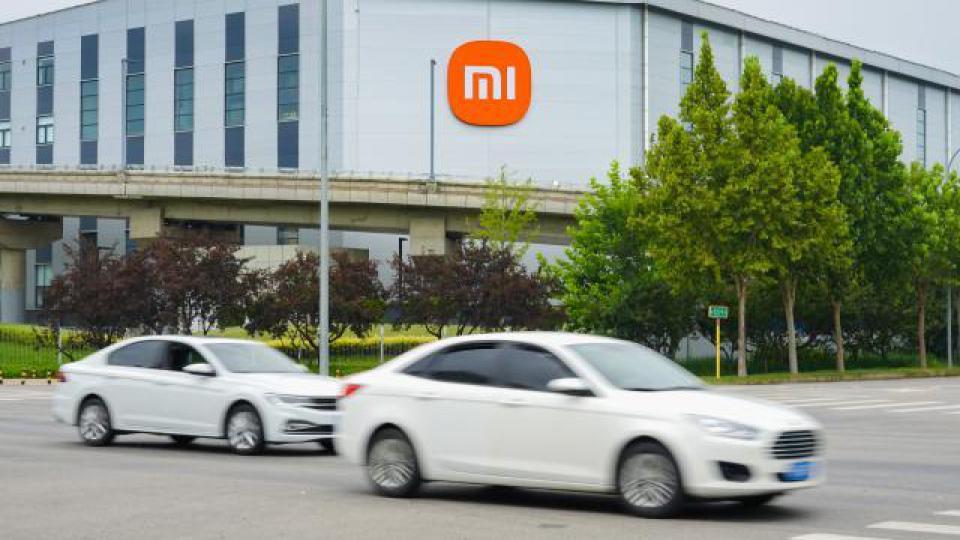 小米汽车亮相，雷军要不要学李想？