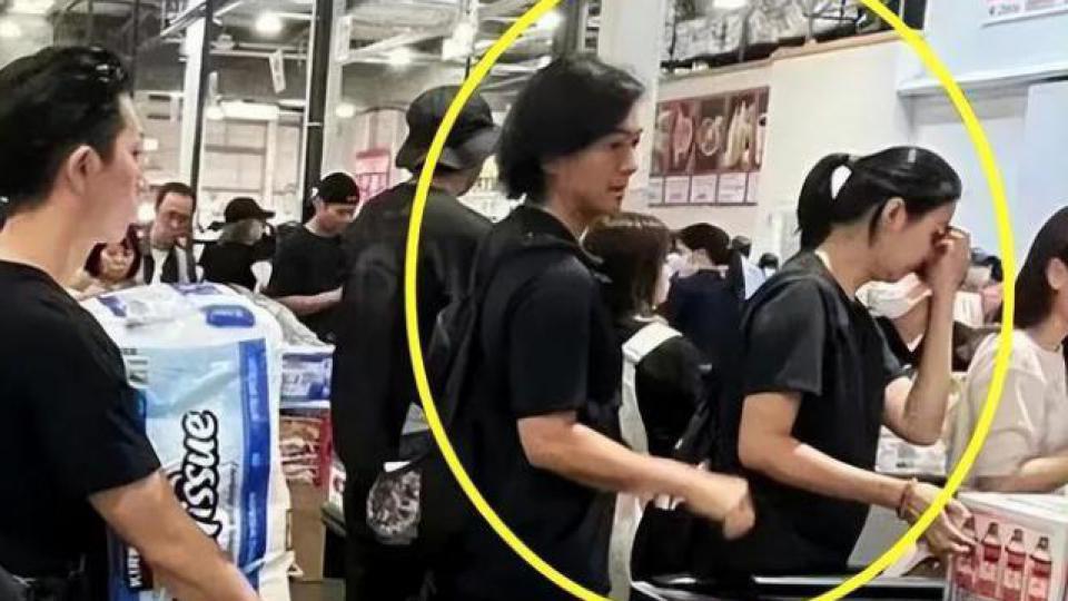 56岁郑伊健正式复出！穿搭朴实老态毕现，片场疑和导演起争执