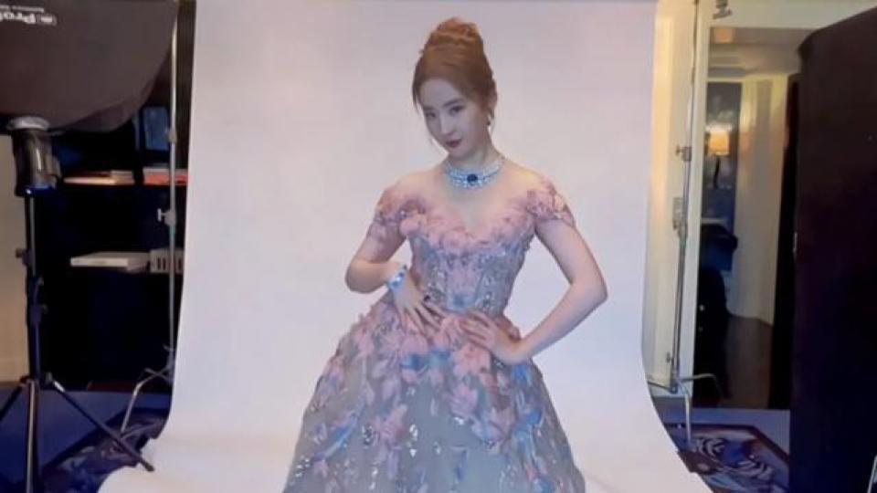 刘亦菲戴4000万项链出场，却被嘲笑体态不佳？