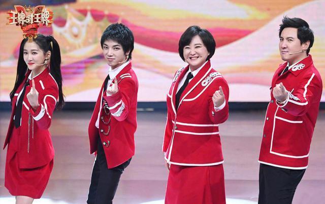 《王牌对王牌8》变拼盘音乐会，时代少年团唱主角，可惜了关晓彤唐嫣的妆造