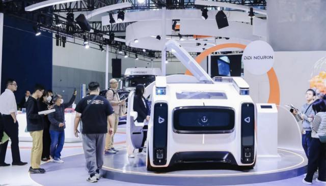 滴滴展示无人驾驶概念车：内置机械臂，可帮用户提行李、递水