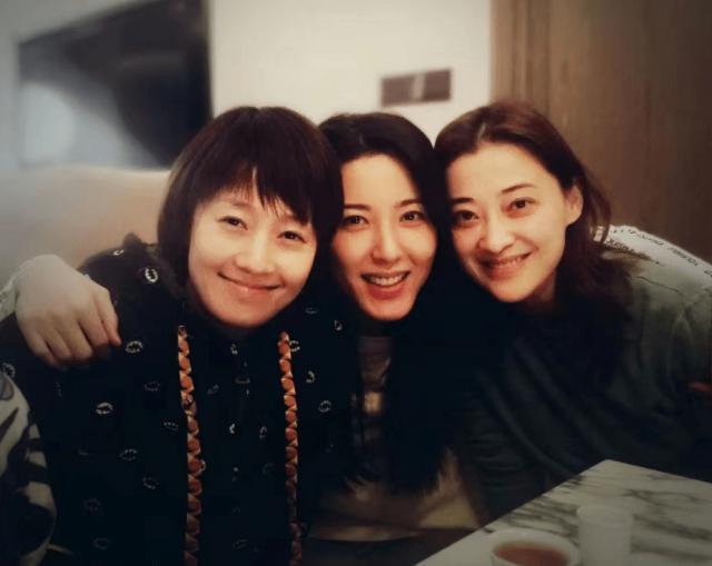 68岁周润发参加半马，2.5小时内完成赛事