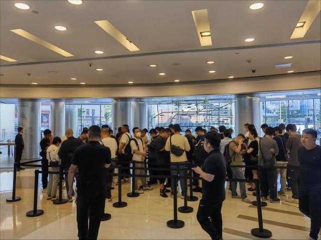 iPhone降价促销，让囤货的二手机商贩月亏10万