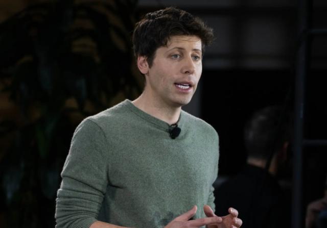 一年烧百亿投新赛道，华为小米vivo重新定义下一代智能手机