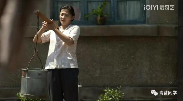 再看《父母爱情》才懂，安杰担水为什么特意换裙子高跟鞋