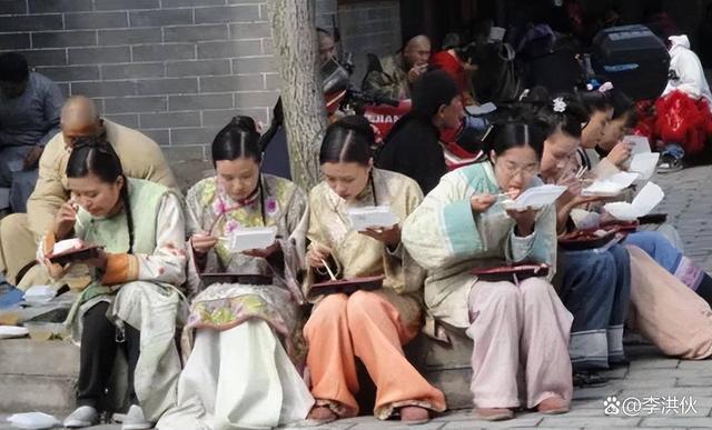 不是谁都能成为赵丽颖和王宝强，女孩横店当童星4个月赚250