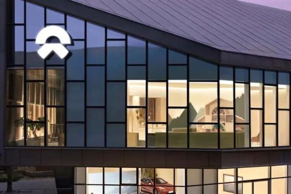 蔚来滑向第二个2019，李斌急踩刹车