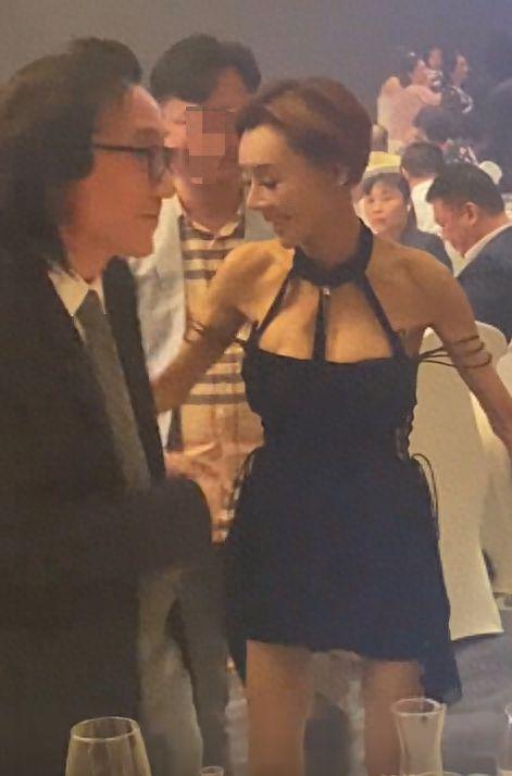 57岁叶子楣生图瘦到皮包骨！正面身材太震撼