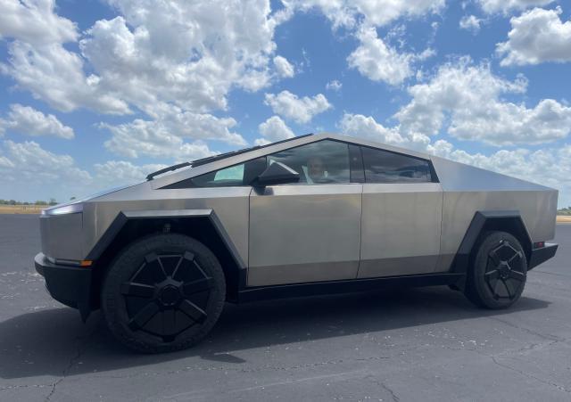 特斯拉Cybertruck内饰曝光：惊喜感有，但不多