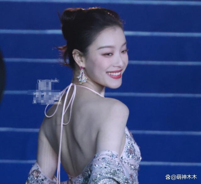 女明星时尚盛典太拼了！热巴造型又被吐槽，娜扎赢麻了