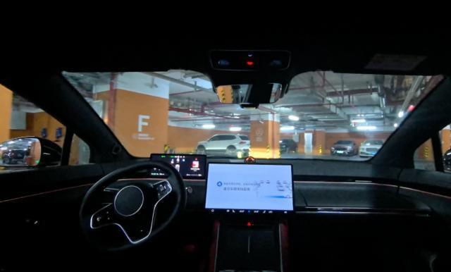 华为无人代客泊车视频曝光：智界 S7 汽车首发，到商场自己找车位