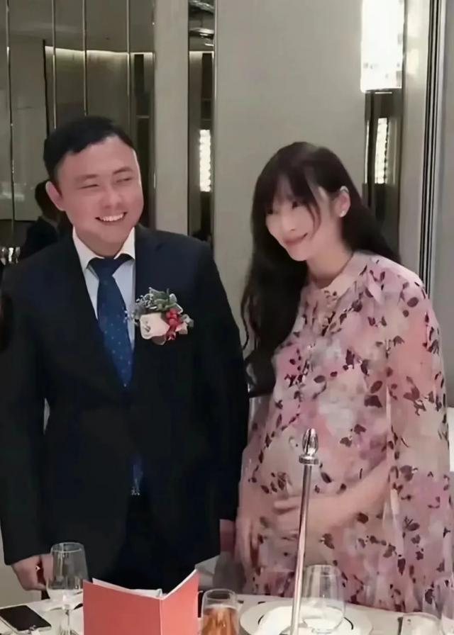 被嘲笑的安以轩，与被神话的吴佩慈