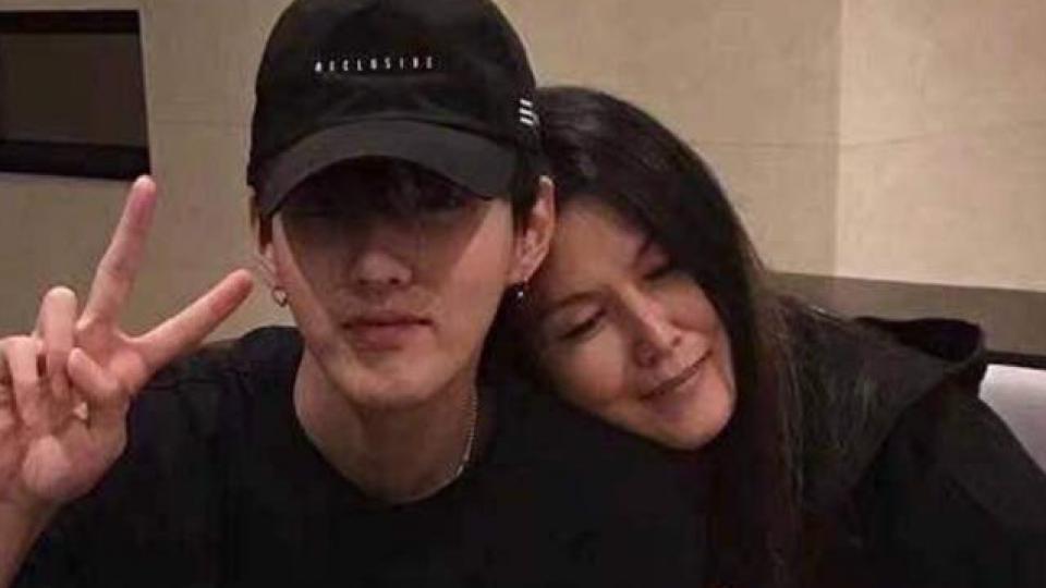 全员恶人！吴亦凡妈妈被嘲男宝妈直接删文，都美竹前闺蜜遭禁言