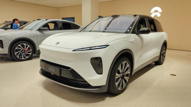 蔚来不妨“开倒车”