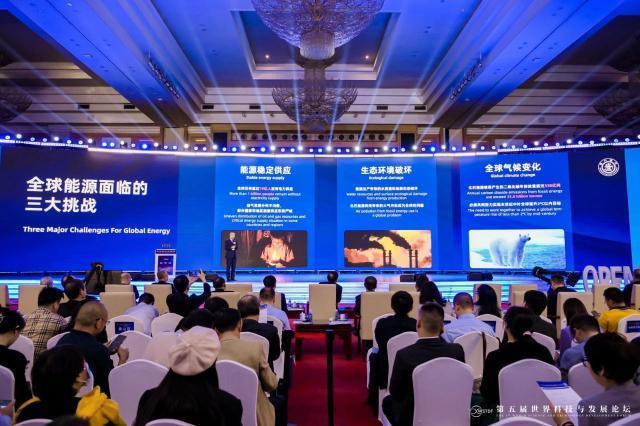 握住科技发展的缰绳，而不是“信马由缰”