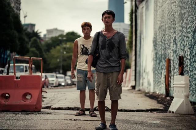 干小工，演烂片，从打工皇帝到影帝：他只做了一件事