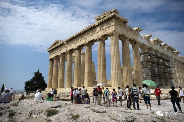 英国人有一套，玩起了躲猫猫