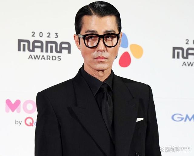 韩国MAMA红毯生图曝光！明星们油光满面整容痕迹明显