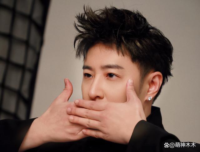 潘玮柏婚礼细节：伴娘伴郎12位，巨资包场礼服品牌曝光