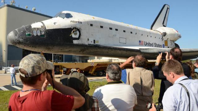 如何让航天飞机平稳着陆？