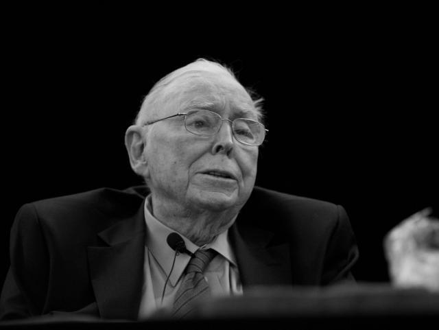 享年99岁，“股神”巴菲特背后的这个男人走了。