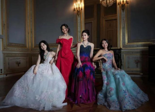 还记得巴黎名媛舞会吧？她是唯一受邀的内地女孩？