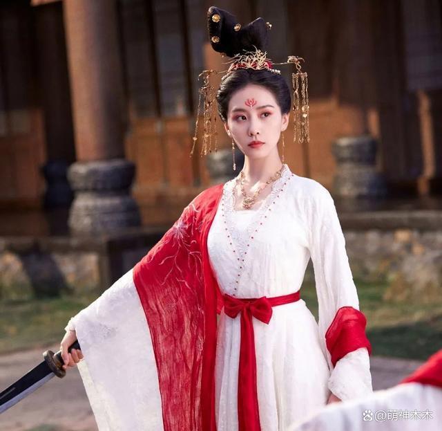 演员假吃拼演技：刘诗诗没长进，佘诗曼喝咖啡完胜