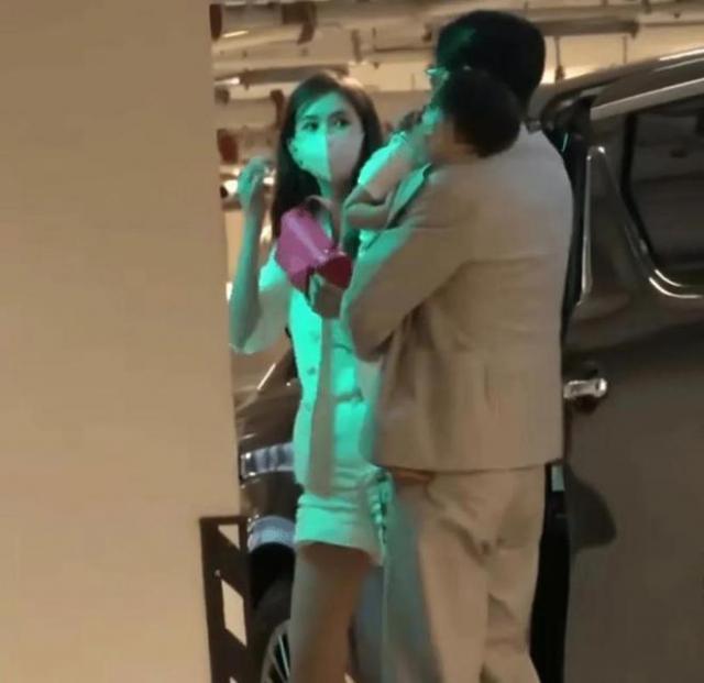 林志玲首晒全家福庆生，2岁儿子罕露面身高受瞩目