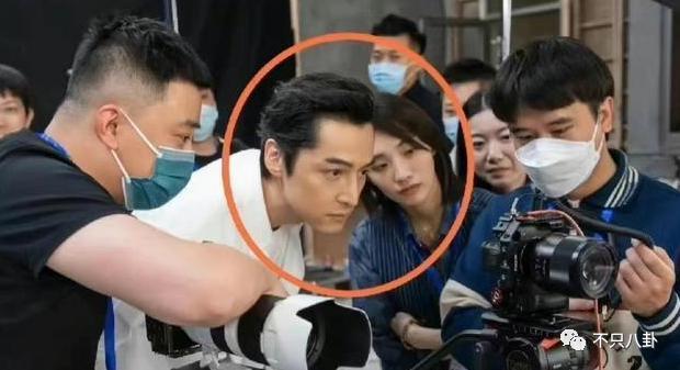 又一男明星与经纪人修成正果？他俩也算分分合合最终回到起点吧