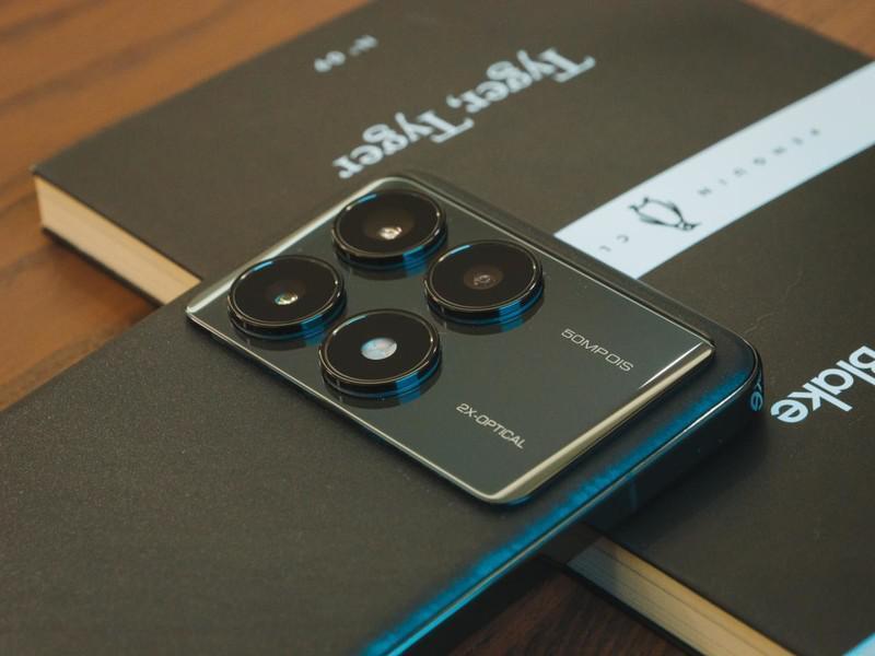 红米K70 Pro上手体验：“战斗格”，愈发凝重