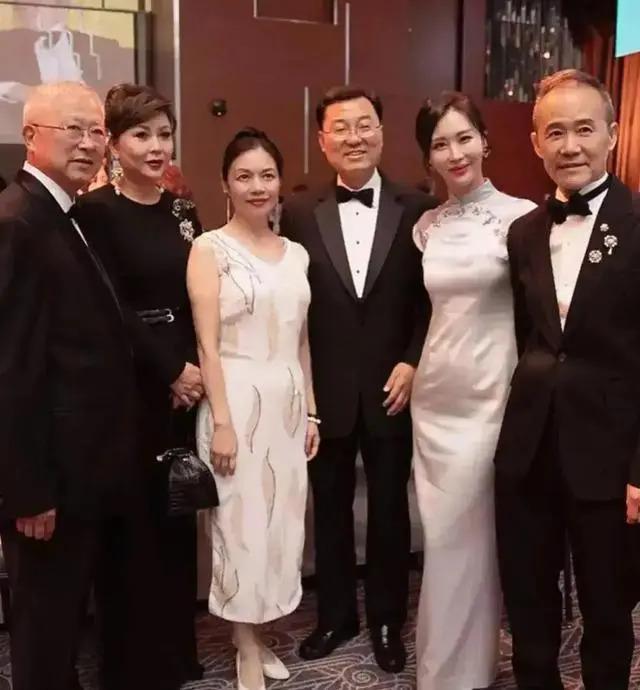 通过秀恩爱赚钱？吴千语被指翻版田朴珺