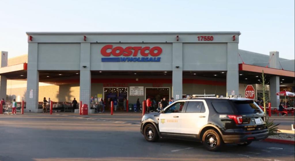 Costco遇抢包贼，加州亚裔女子被拖行40尺险丧命