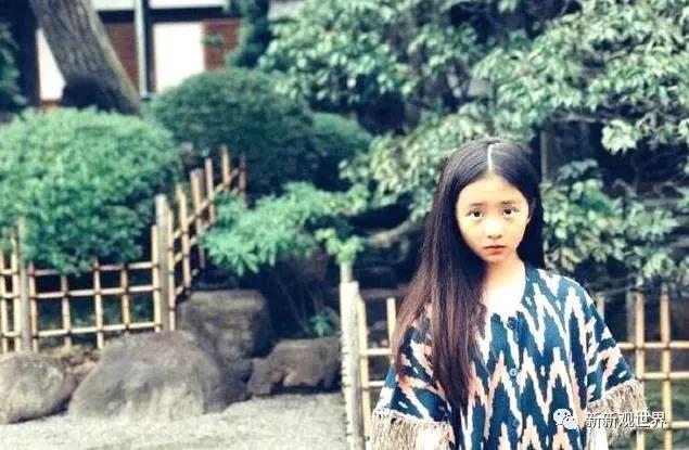 黄多多与何炅同台演话剧，演技灵气直上热搜！