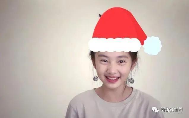 黄多多与何炅同台演话剧，演技灵气直上热搜！