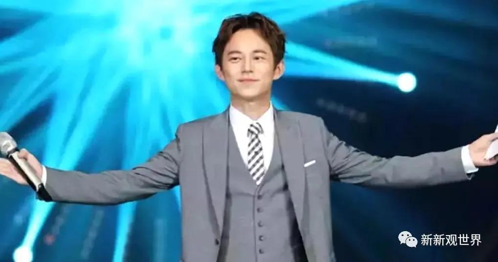 黄多多与何炅同台演话剧，演技灵气直上热搜！