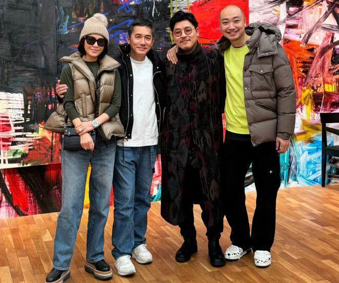 刘嘉玲晒近照与妈妈逛京都 梁朝伟认真看雕像